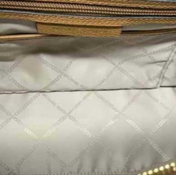 Michael Kors Dome Convertible purse. Like NWOT 8.5" x 12" x 5" - Picture 5 of 5